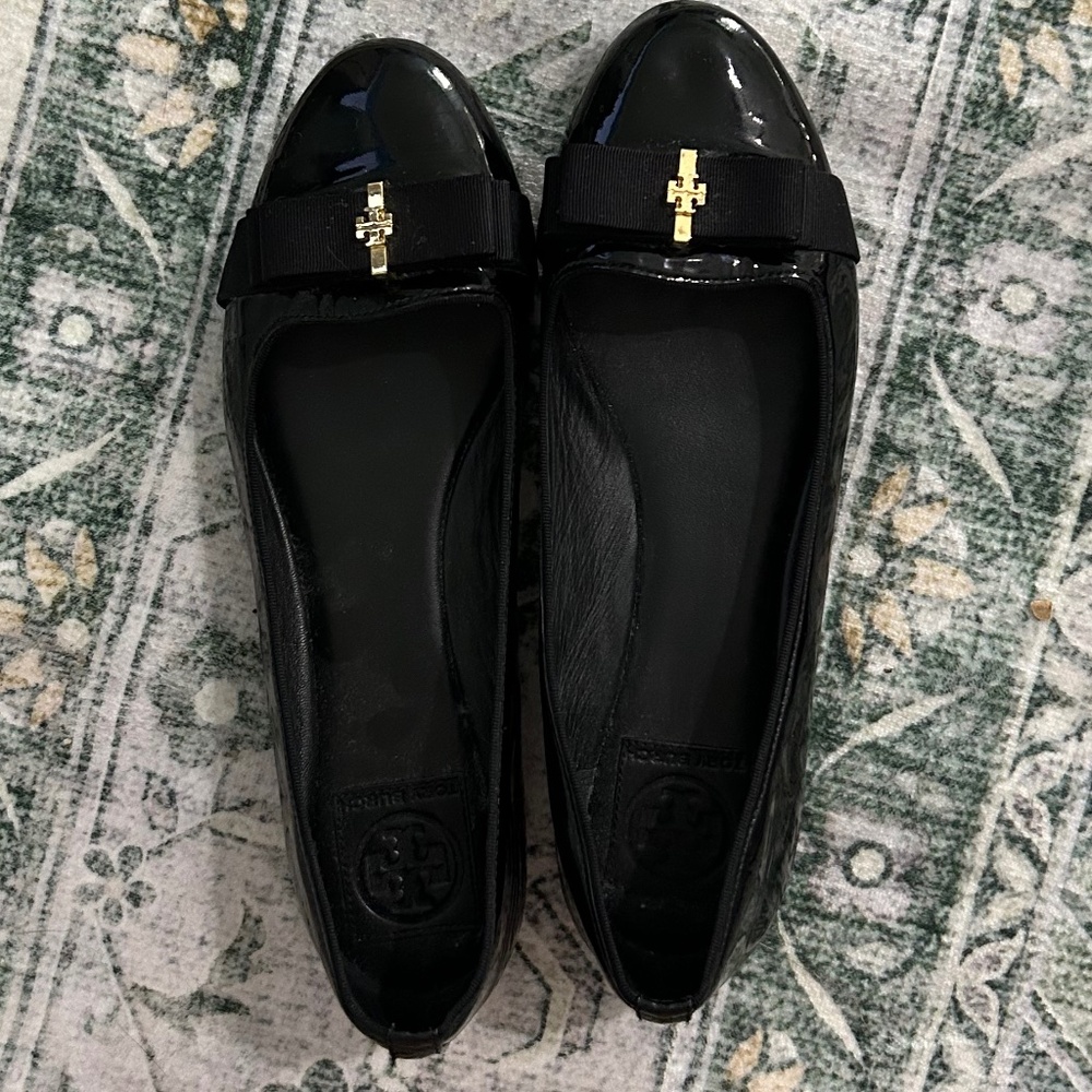 Tory Burch black flats EUC 9M
